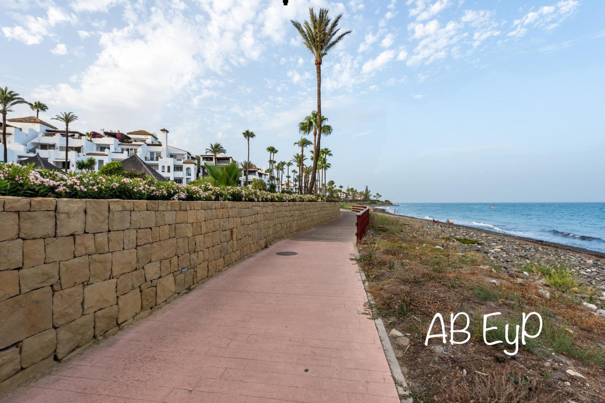 Alcazaba Beach Apartment Estepona Eksteriør bilde