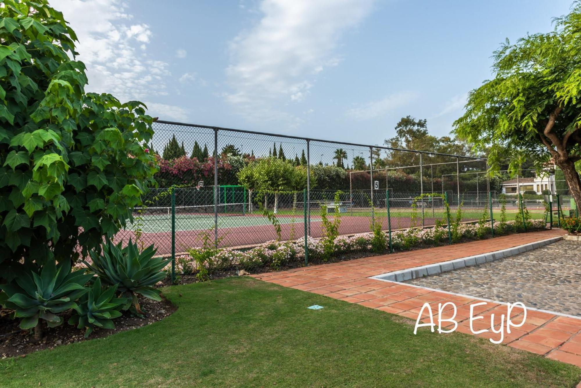 Alcazaba Beach Apartment Estepona Eksteriør bilde