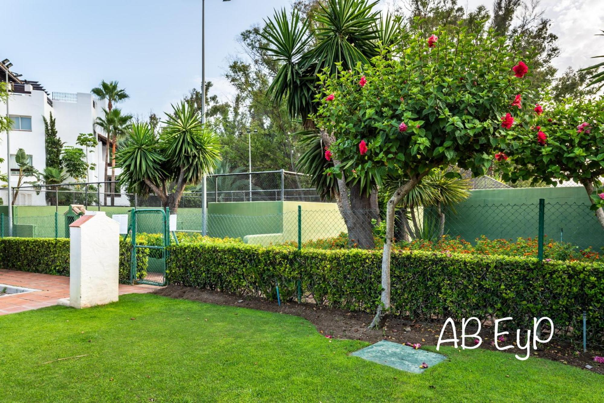 Alcazaba Beach Apartment Estepona Eksteriør bilde