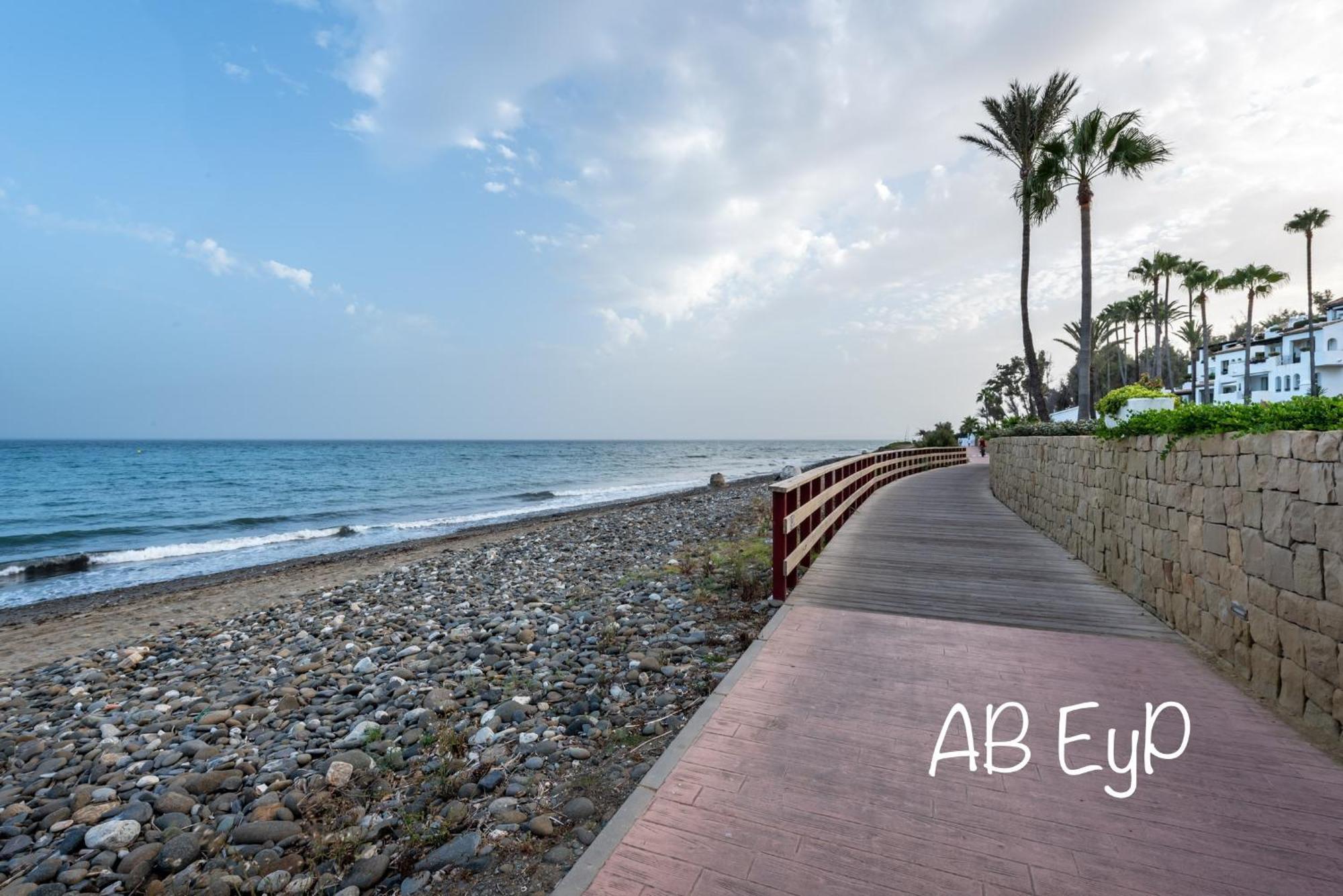 Alcazaba Beach Apartment Estepona Eksteriør bilde
