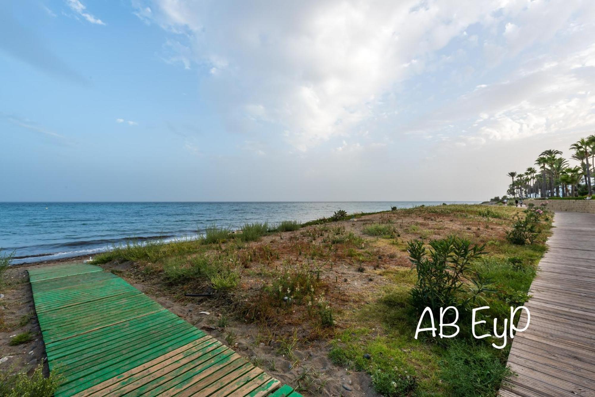 Alcazaba Beach Apartment Estepona Eksteriør bilde