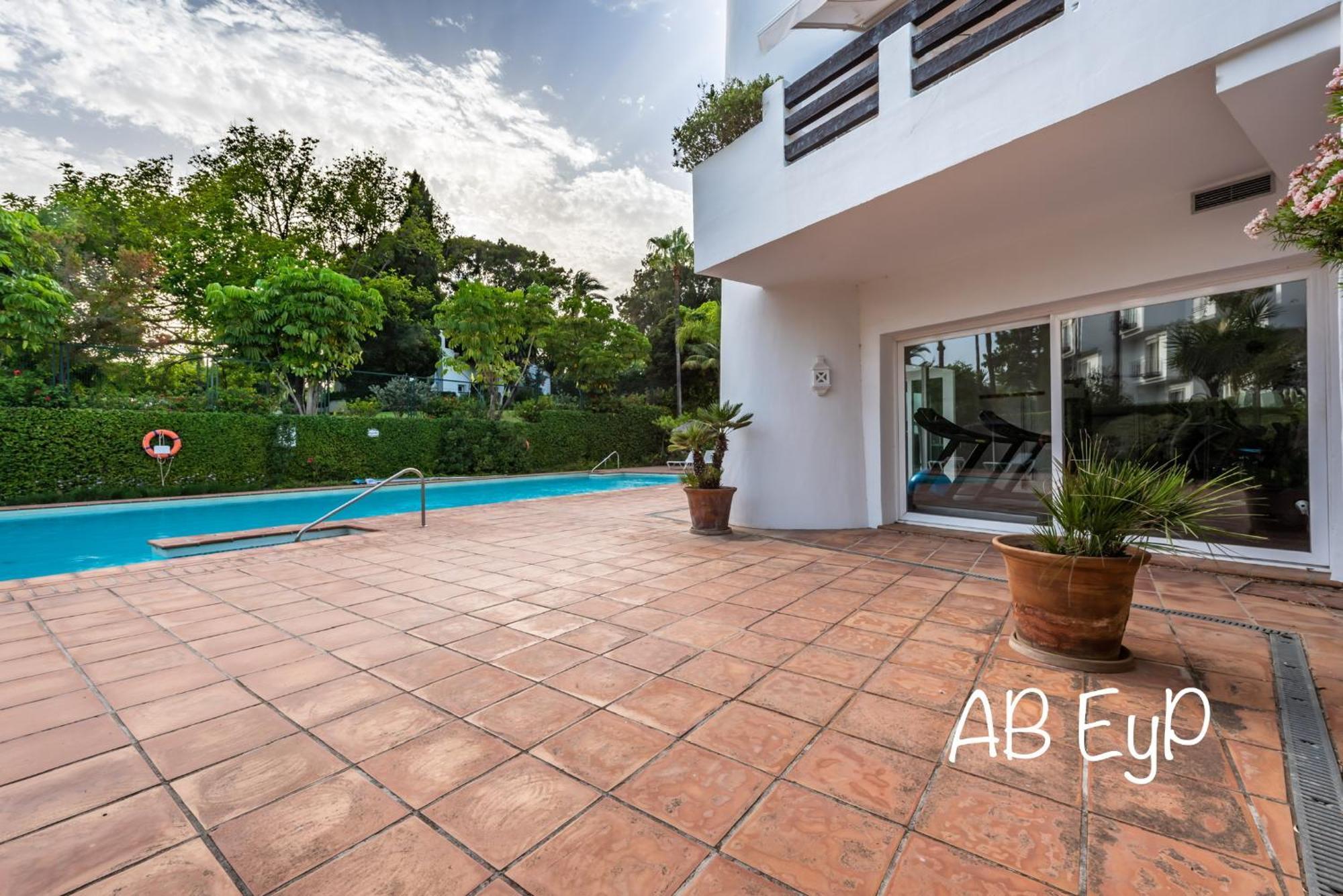 Alcazaba Beach Apartment Estepona Eksteriør bilde