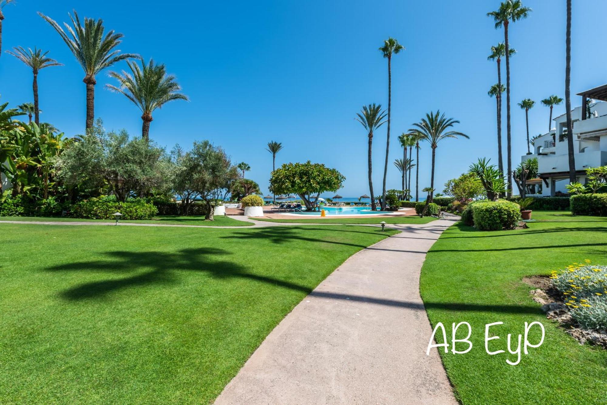Alcazaba Beach Apartment Estepona Eksteriør bilde