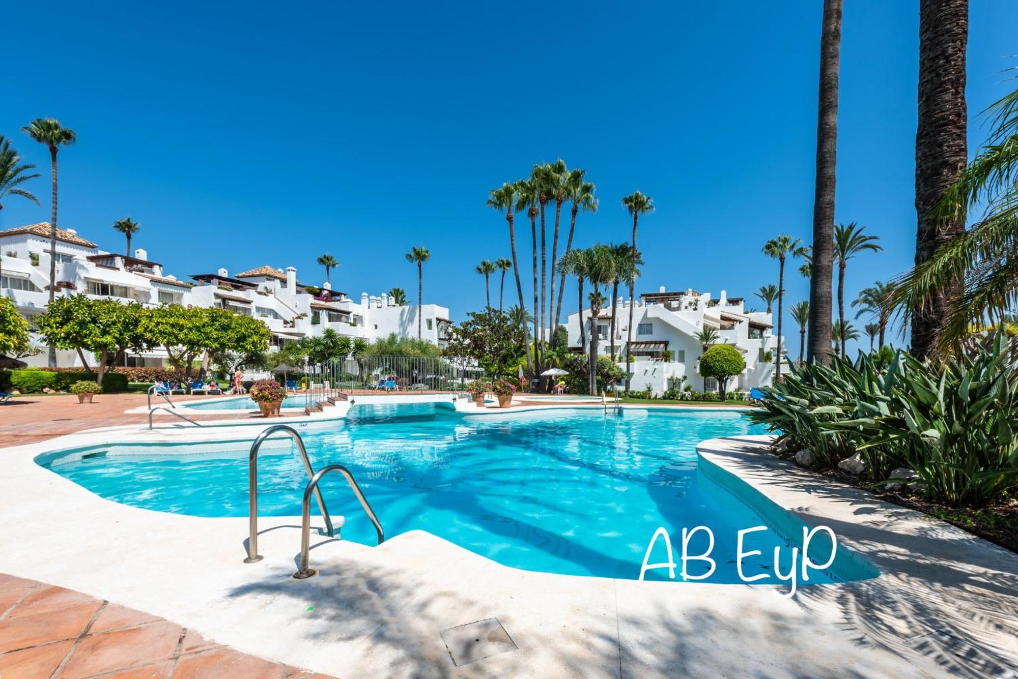Alcazaba Beach Apartment Estepona Eksteriør bilde