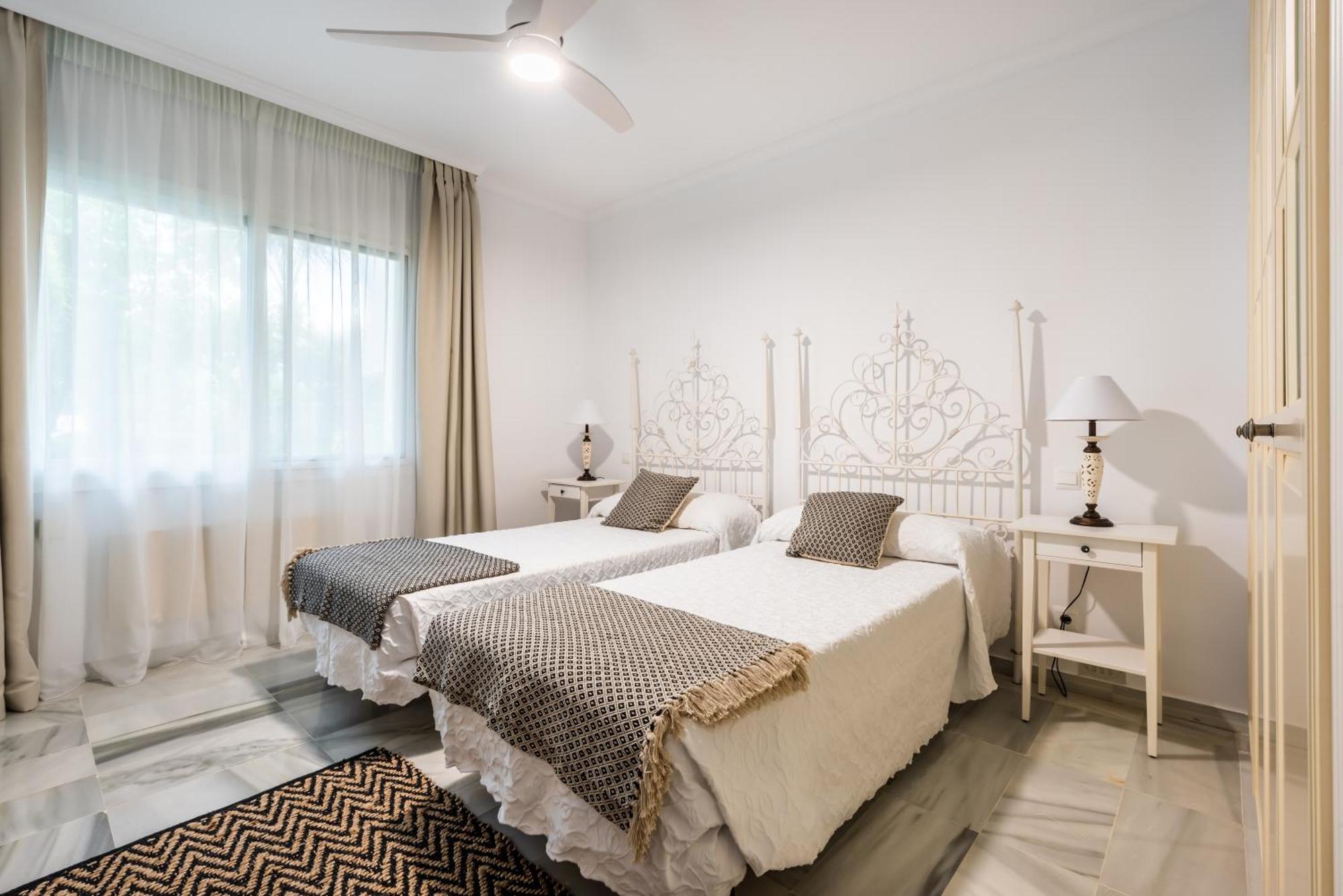 Alcazaba Beach Apartment Estepona Eksteriør bilde